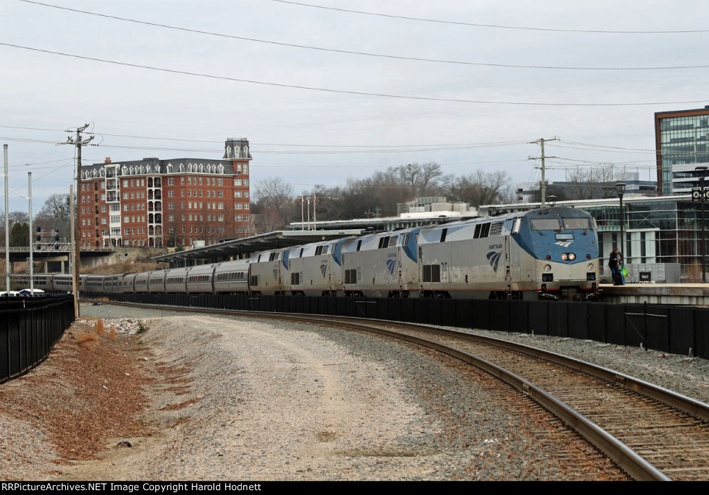 AMTK 25 leads 3 other locos on train P092-19